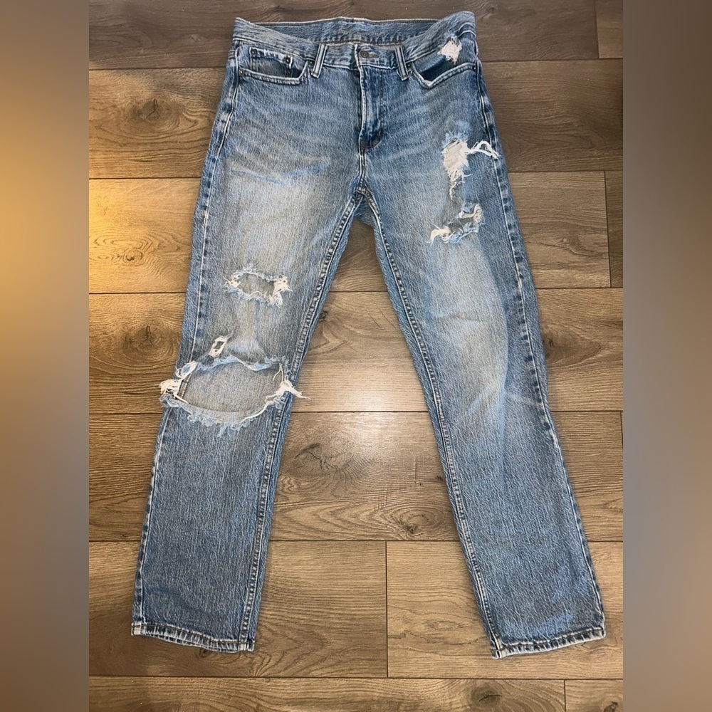 Old Navy Women's Distressed Light Blue Jeans Size 31/30
